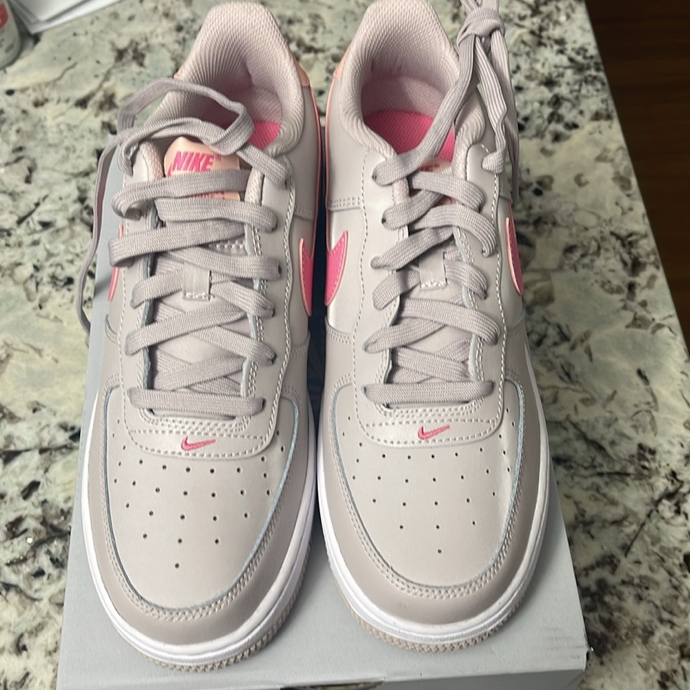 AIR FORCE 1 - Picture 2 of 11